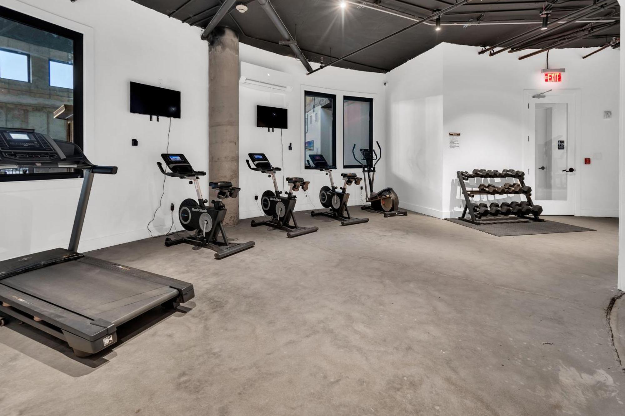 דירות אליזבת Royal Oasis Indoor Pool, Free Parking, Near Nyc מראה חיצוני תמונה